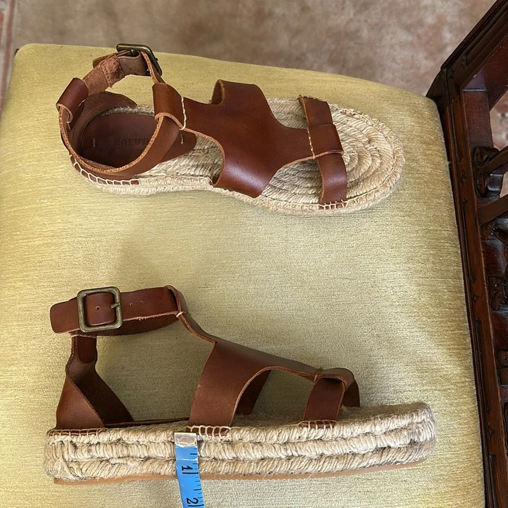 Soludos step out